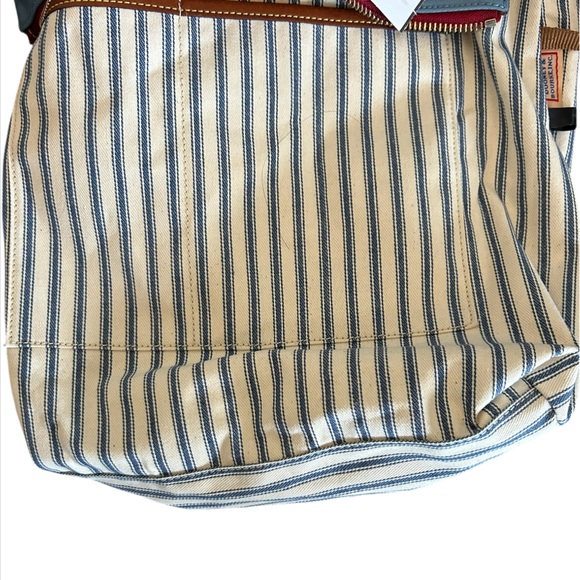 Dooney and Bourke Wayfarer Sac Blue EUC - Picture 10 of 17